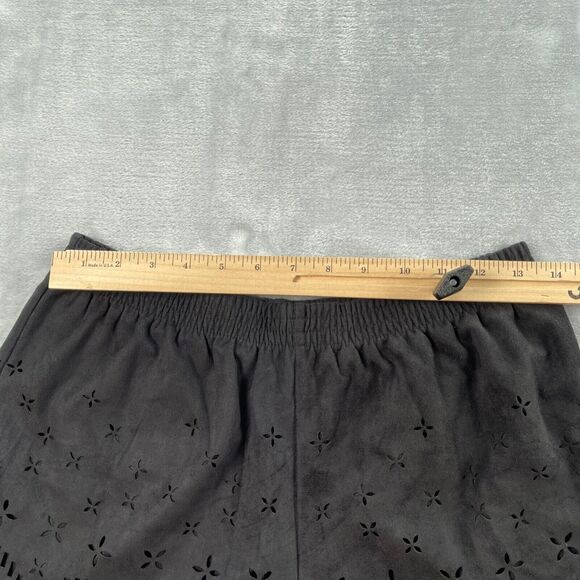 Design Lab Shorts Medium Black Faux Suede Laser Cut Scalloped Hem Lord & Taylor - Picture 5 of 16